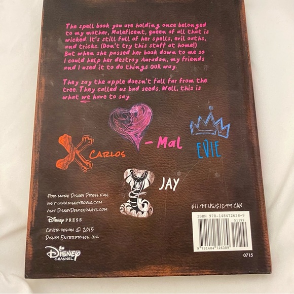Disney Descendants  Mal's Spell Book Hardcover 2015 Disney Channel - Picture 6 of 14